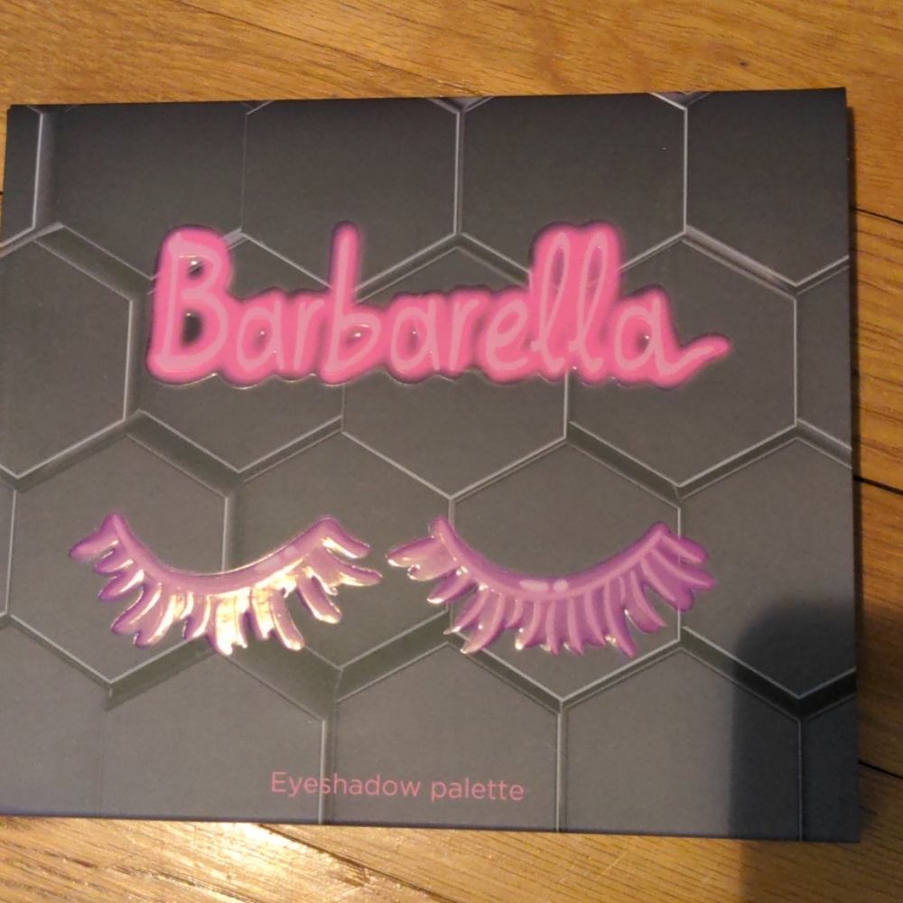 Bee beauty eyeshadow palette